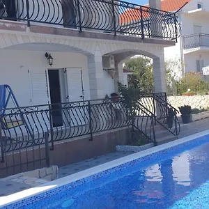 apartmani-slavica-trogir.hotels-in-trogir.com/